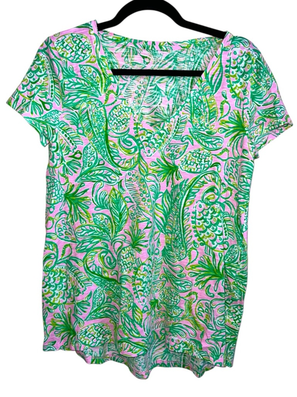 𝐋𝐈𝐋𝐋𝐘 𝐏𝐔𝐋𝐈𝐙𝐓𝐄𝐑 | SHORT SLEEVE V-NECK TOP - Picture 6 of 6